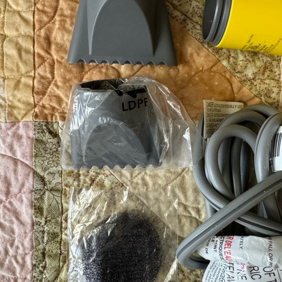 Drybar Buttercup Hairdryer - Picture 2 of 3